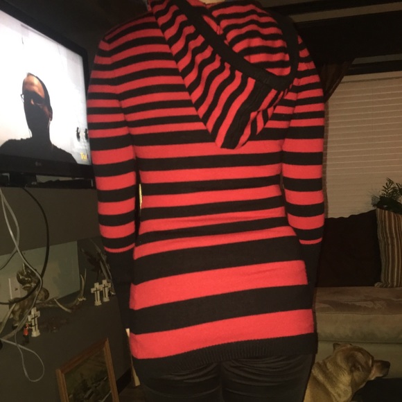 Red striped hoodie - Picture 2 of 4